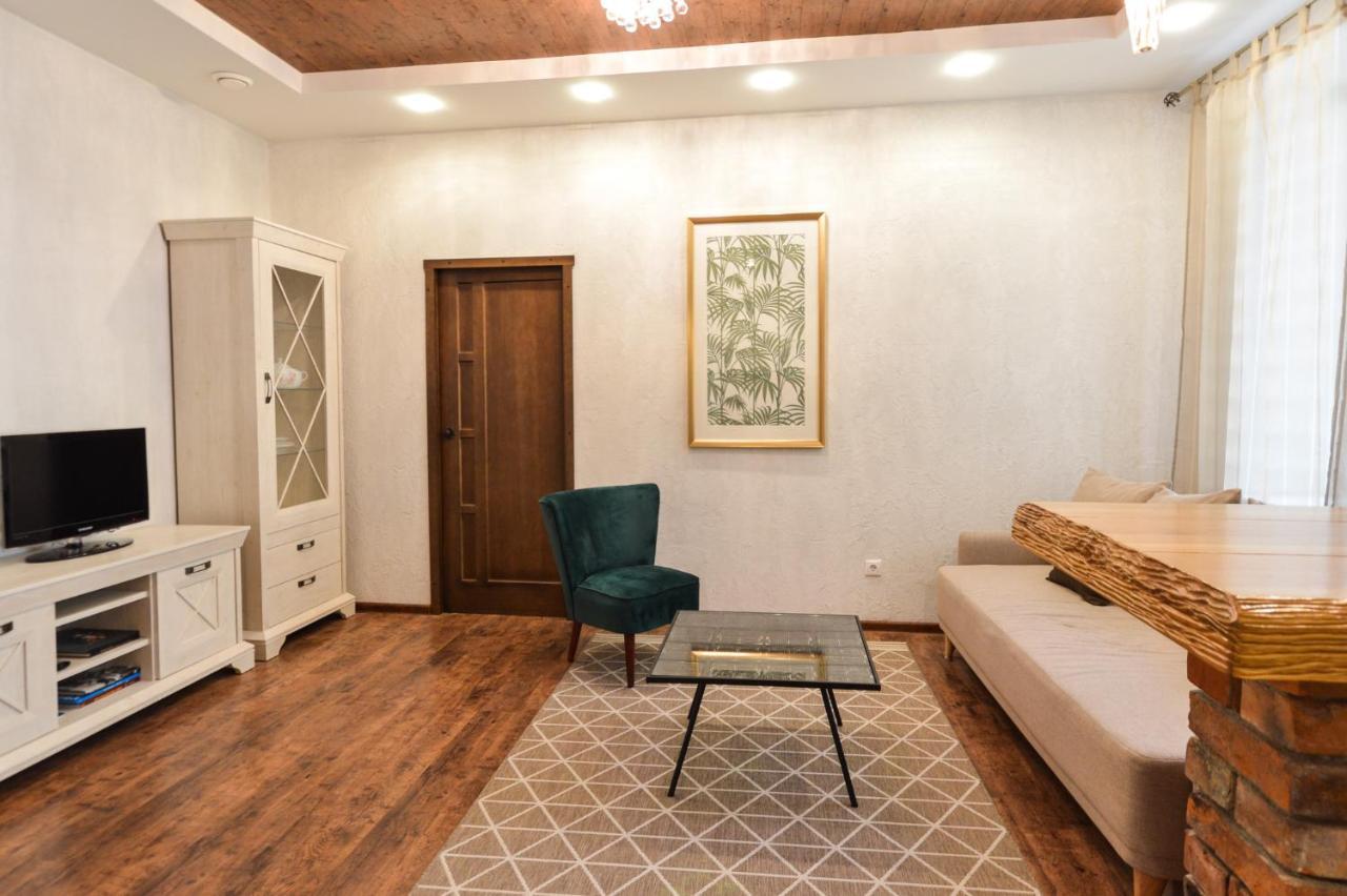 Courtyard Gallery Apartment With Free Parking 카우나스 외부 사진