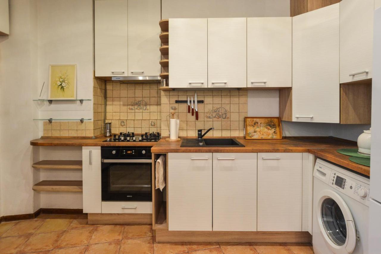Courtyard Gallery Apartment With Free Parking 카우나스 외부 사진