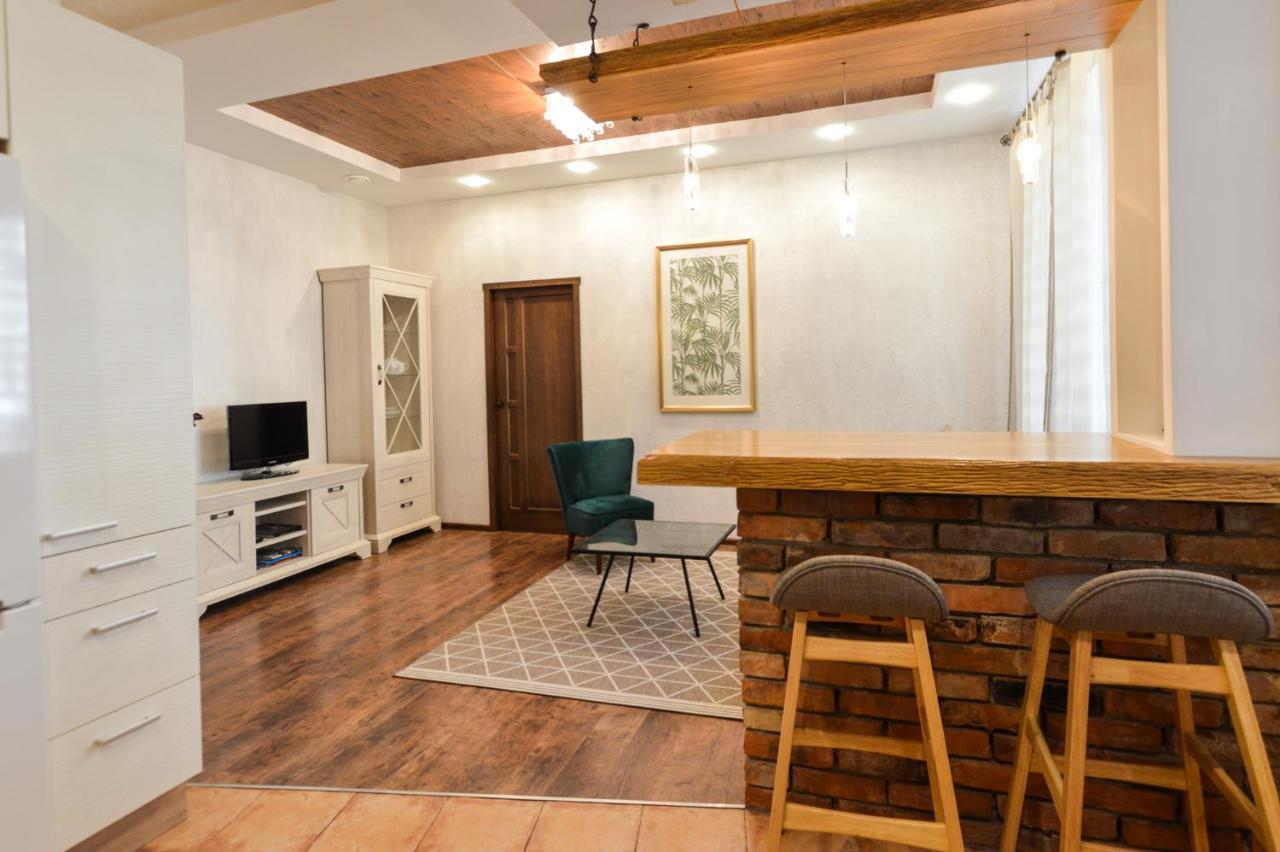 Courtyard Gallery Apartment With Free Parking 카우나스 외부 사진