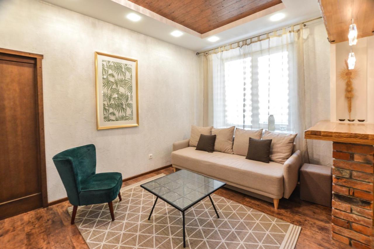 Courtyard Gallery Apartment With Free Parking 카우나스 외부 사진