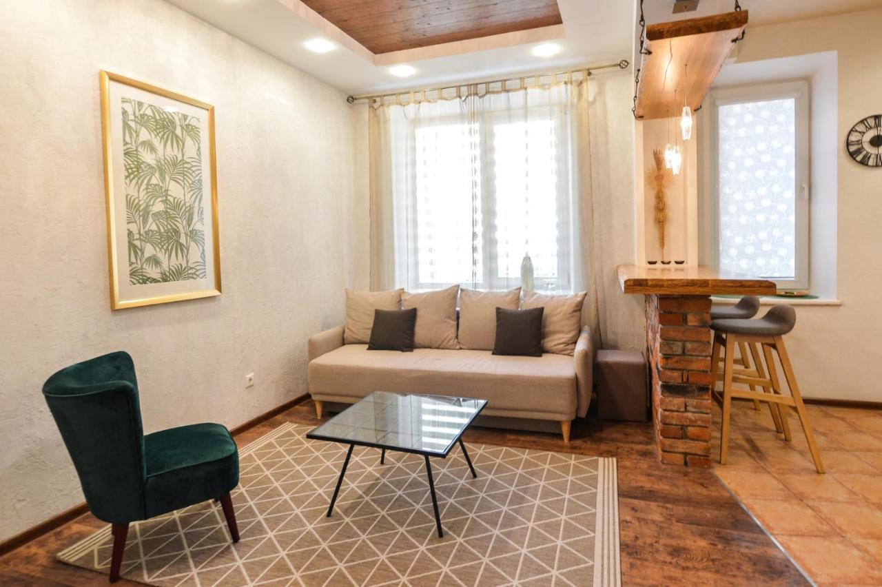 Courtyard Gallery Apartment With Free Parking 카우나스 외부 사진
